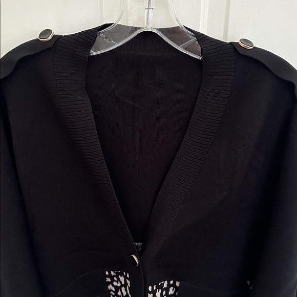 Chic Black and White Cheetah Leopard Patterned Button Front Sweater Cardigan M - Picture 4 of 8